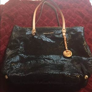 MICHAEL Michael KorsJet Set Zip-Top Black Tote